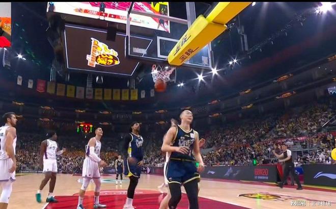 里程碑夜曼城单刀错失广厦男篮赛后状态回暖，现场解说直呼：里程碑夜俄克拉荷马雷霆豪取连胜的简单介绍